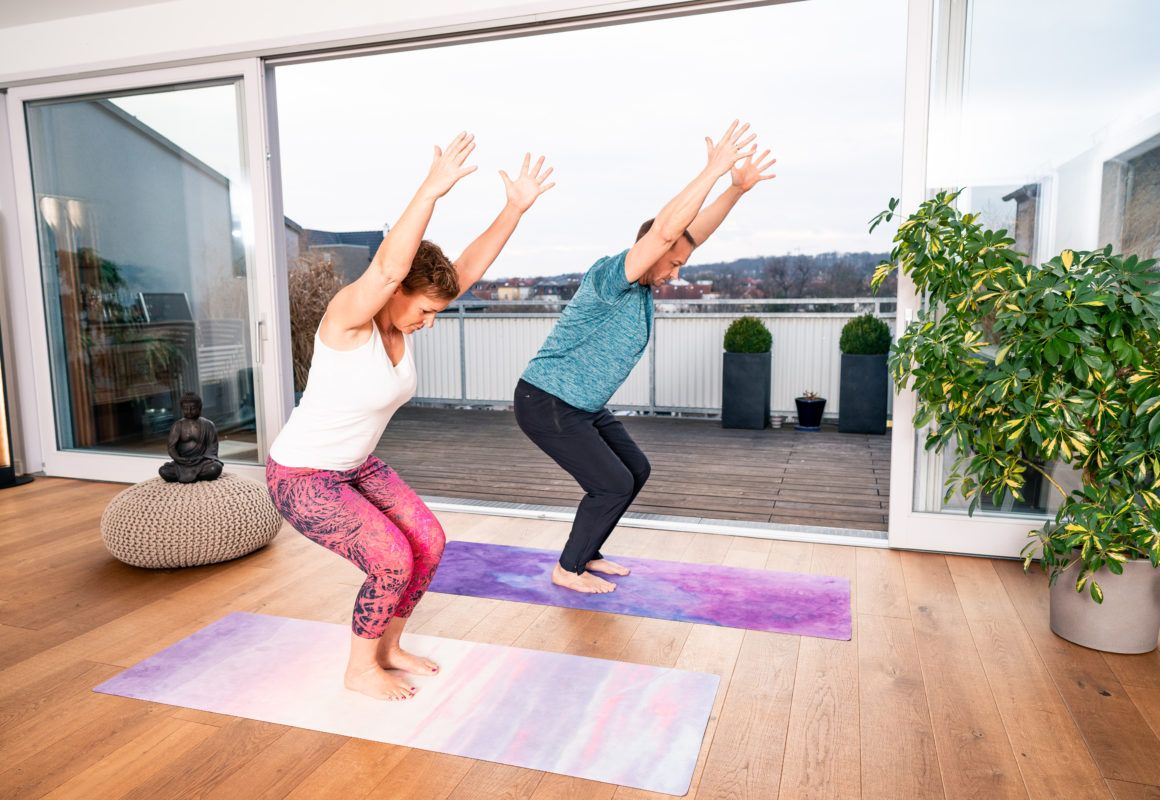 Sandra und Teilnehmer Einzelunterricht  in gleicher Yoga Pose